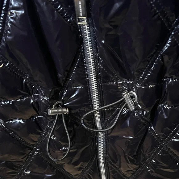 Michael Kors Black ✨ Glossy Diamond-Quilt Puffer Vest –w/ Cinch - Picture 5 of 10